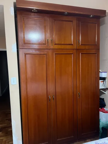 Guarda roupas casal em madeira