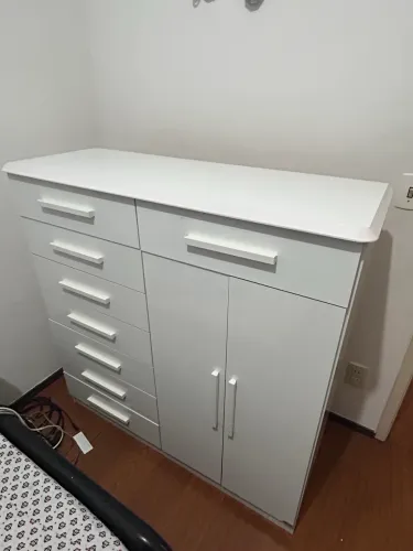 Cômoda 8 gavetas e 2 portas com cabideiro branco