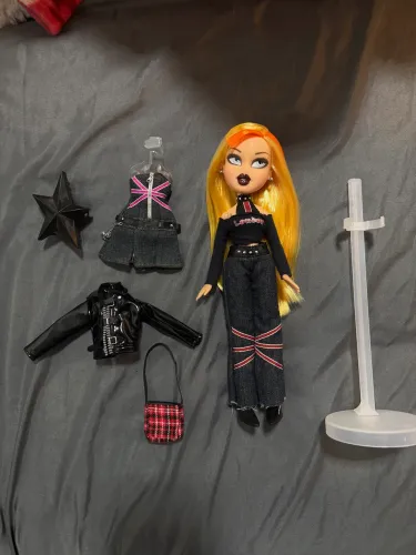 Boneca Bratz Cloe PRETTY N PUNK repro 