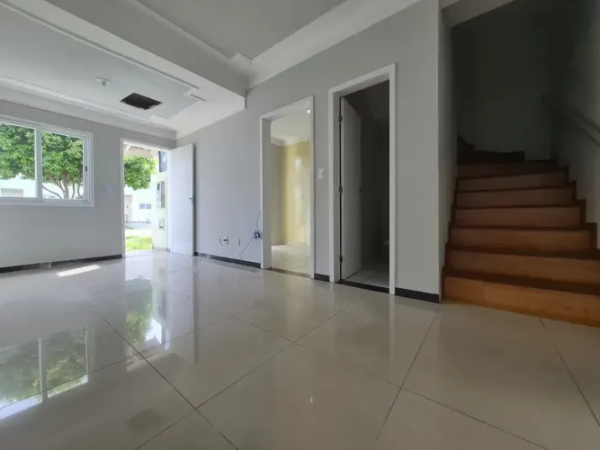 Aluga se Casa com 2 Quartos sendo 1 suite no Condominio Vert Ville em Jacarei SP