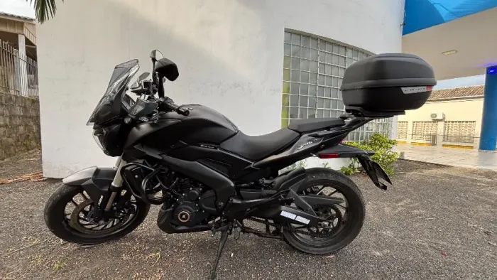Vendo Dominar 400 pneus Novos