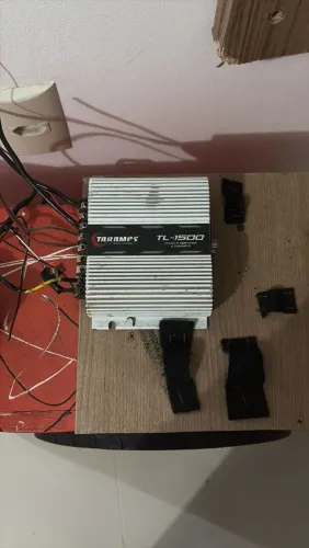 Vendo caixa de som e ótimo estado com módulo e rádio 