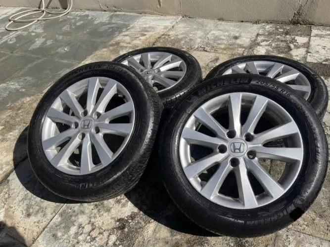 RODAS ARO 16 (5x114) COM PNEUS ORIGINAL HONDA
