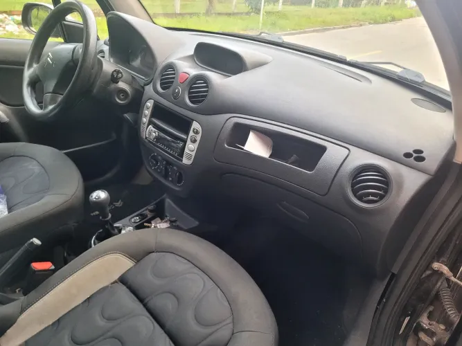 Citroen C3 GLX 1.4/ GLX Sonora 1.4 Flex 8V 5P 2012