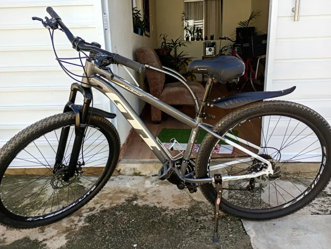Vendo bicicleta aro 29 com nota fiscal e quadro de alumínio