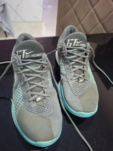 Tenis de basquete tamanho 42