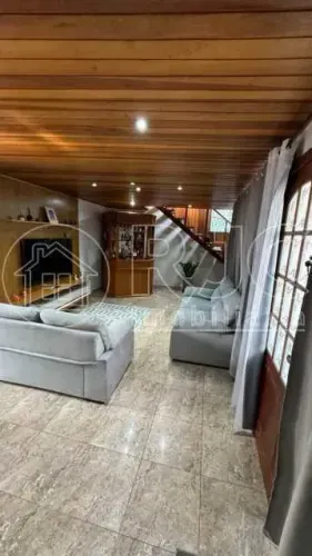 Imóvel para venda possui 150 metros quadrados com 4 quartos