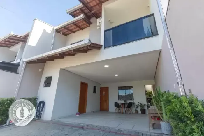 Sobrado à venda, 3 quartos, 1 suíte, 2 vagas, Belchior Central - Gaspar/SC Descrição