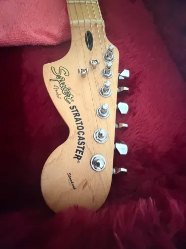Guitarra Squier Standard by Indonésia