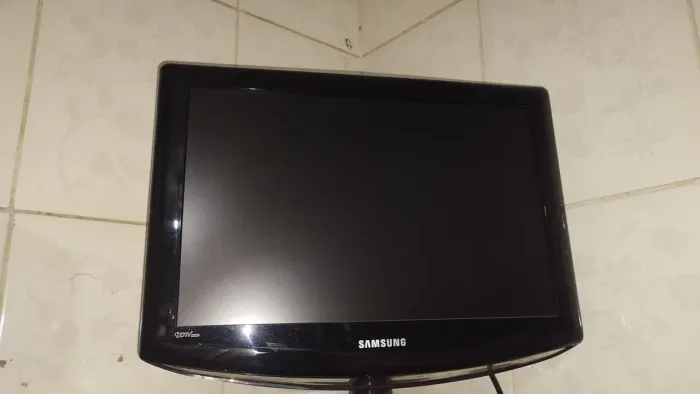 Tv 14 polegadas Samsung perfeita com controle