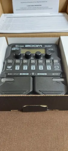 ZOOM G1 FOUR (Multiefeitos para guitarra)