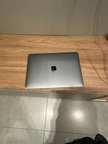 MacBook Air M1 13" Cinza-espacial - Bateria 89% - Apple