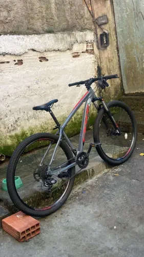Bicicleta OGGI 29,todas as peças shimano comprada esse ano.