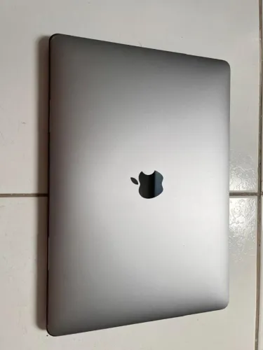 Computador usado Mac A1706 + Capa Proteção + Carregador Original
