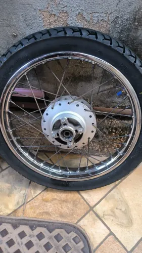 Jogo de Rodas de Aro c/ Pneus Moto Honda Fan - usados - bom estado