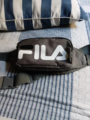 Pochete Fila grife de origem italiana verde musgo
