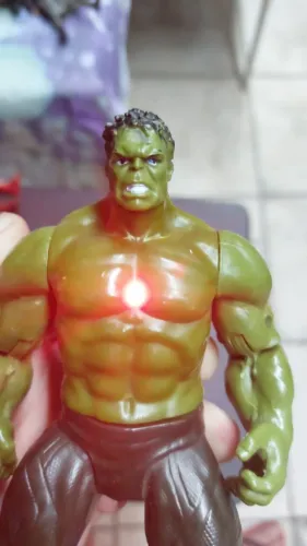 Hulk Articulado Marvel - Acende o peito - 17cm