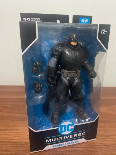 Batman Armored (Armadura) DC Multiverse da McFarlane Toys