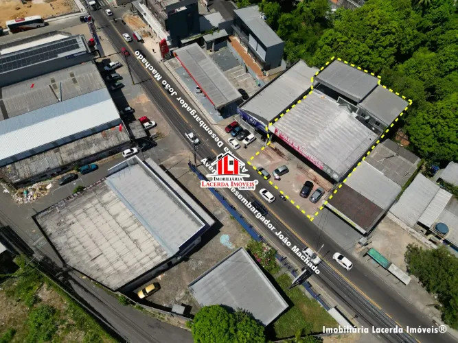 Galpão Comercial na Av. Desembargador João Machado com 600m² e 4 Apartamentos