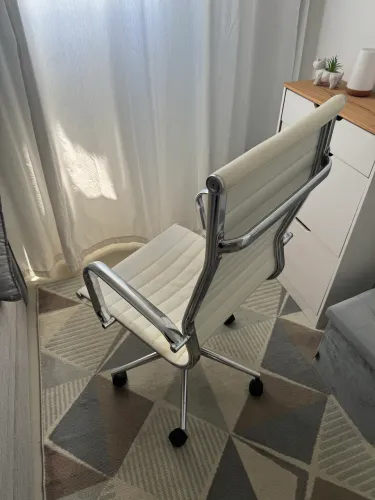 Cadeira de escritório presidente branca esteira