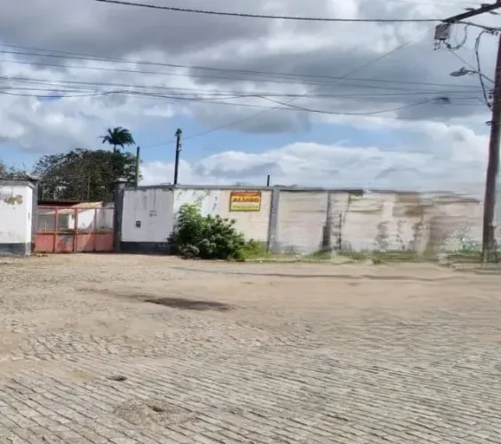 ÁREA 960,08 M² GALPÃO E PRÉDIO 300 M² 02 SALAS E 02 BANHEIROS