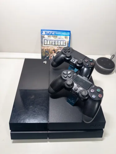 Playstation 4 + 2 controles e Jogos