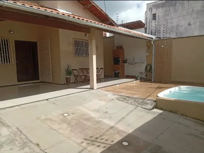 CASA À VENDA NO MARACANGALHA
