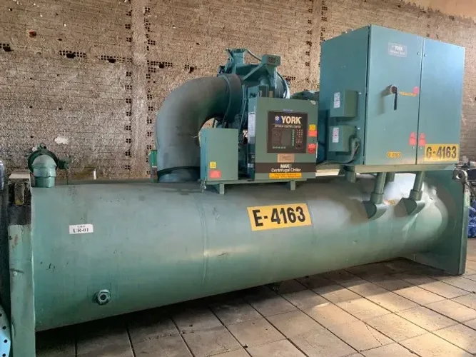 Chiller centrifugo York 1.000 TR semi novo