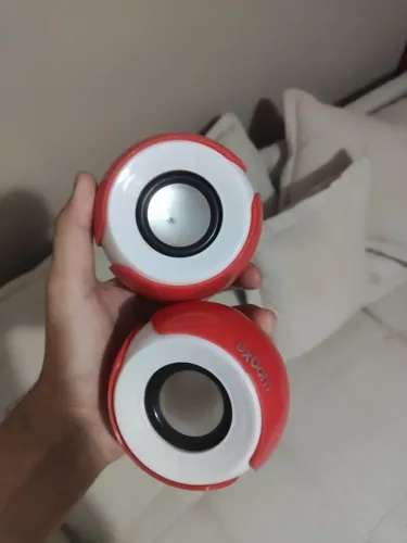Vendo par de caixas de som Exbom CS-69, na cor vermelha e branca.  Compactas e ideais para