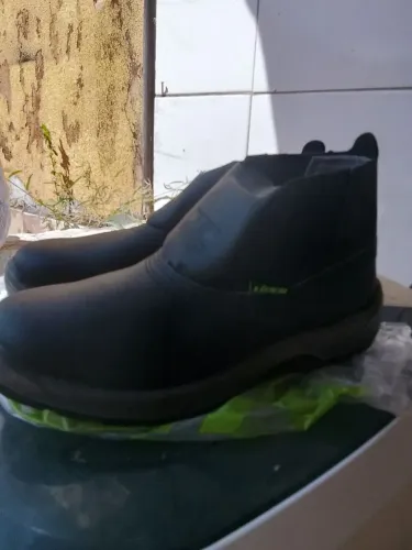 Bota bico de aço tamanho 42