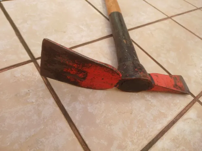 Picareta chibanca de "  qualidade marca Tupi " semi nova 