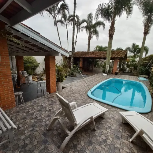 Casa em Guaratuba com piscina
