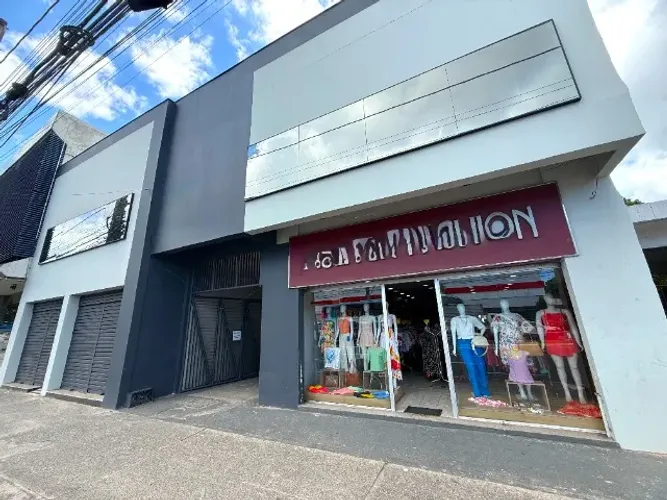 Oportunidade! Alugo Loja na Av. Fernando Ferrari com 200m² e Estacionamento - R$ 12.000,00