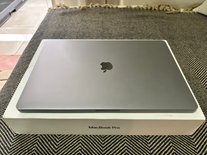MacBook Pro - 16