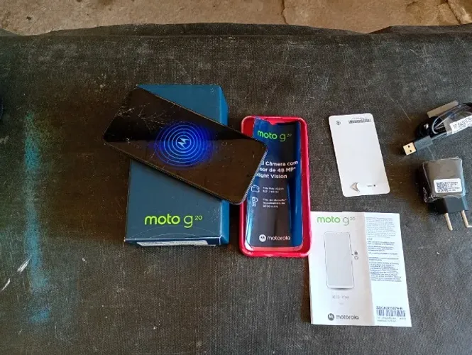 Smatphone Moto G20 tela rachada