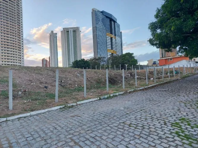 Terreno à venda, 2000 m² por R$ 1.800.000,00 - Ponta Negra - Natal/RN
