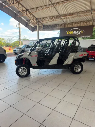 UTV CAN AM COMMANDER 4 LUGARES 2016