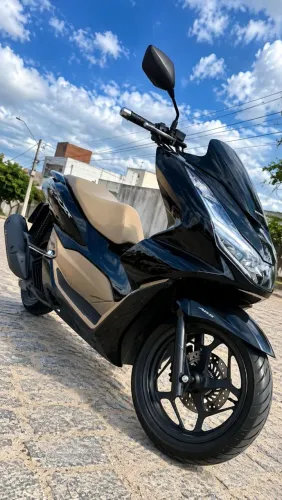 PCX única dona todas as revisões feitas na autorizada
