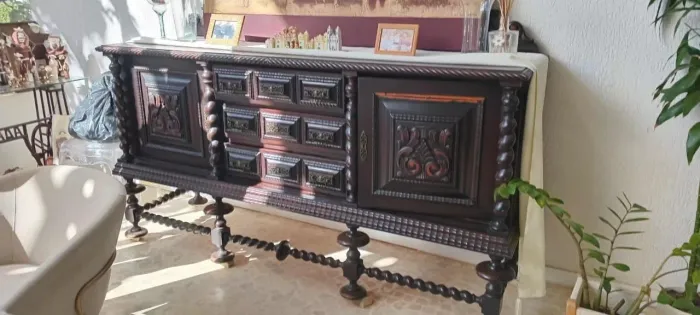 Buffet antigo,  estilo Manuelino