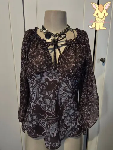 Blusa de tule estampada whimsical gothic
