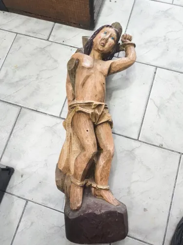 Escultura Neres de Aquino são Sebastião em madeira