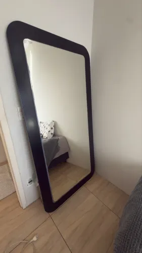 Espelho retangular com moldura em mdf laqueado preto