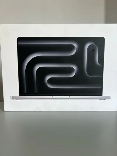 MacBook M5 Pro 48GB de RAM 1Tera - Leia.