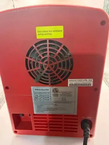 Mini geladeira retrô Frigidaire vermelha 4L 110V/12V