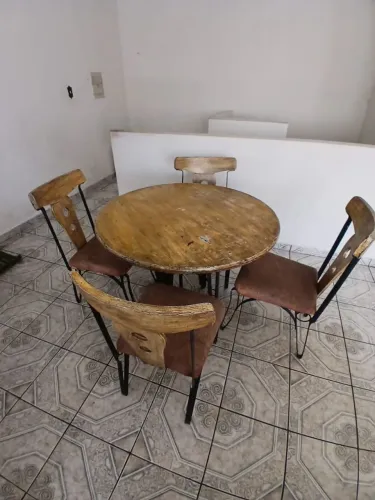 Mesa com 4 cadeiras vintage 