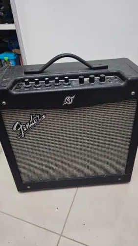 AMPLIFICADOR FENDER MUSTANG