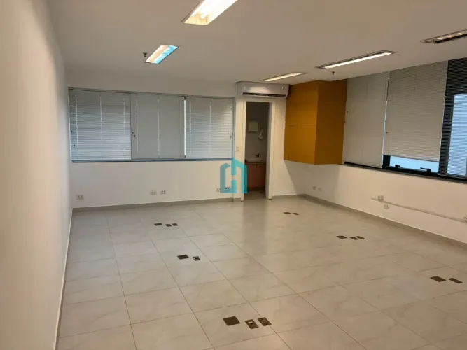CONJUNTO COMERCIAL NA ALAMEDA DOS JURUPIS
