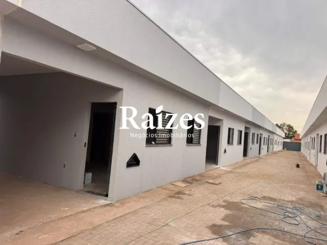Casa em condomínio com 2 quartos no Canaã em Uberlândia