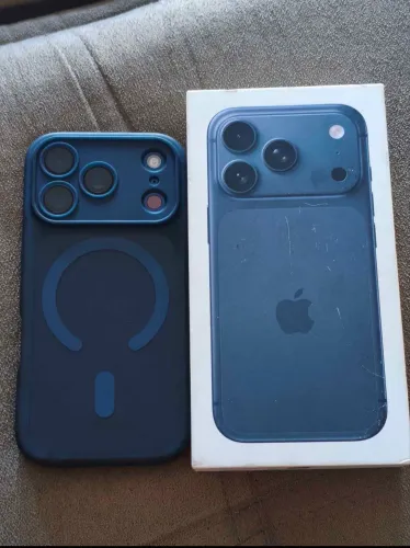 iPhone. 17 pro na caixa nota fiscal e garantia até junho de 2027 zerado impecável lindo