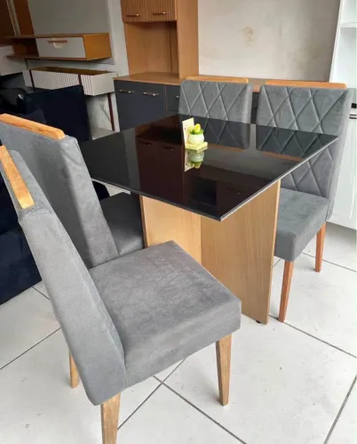 Mesa de 4 cadeiras